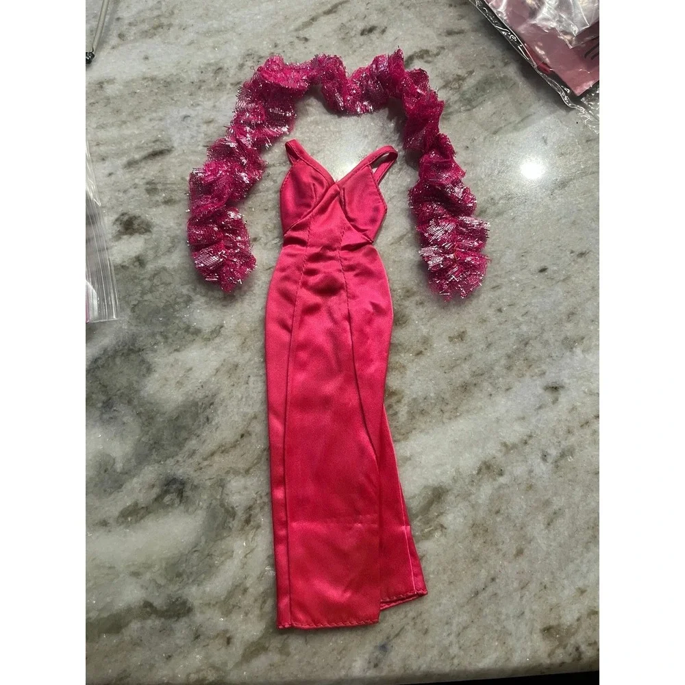 Vintage 1977 Superstar Barbie Pink Satin‎ Dress And Boa Outfit